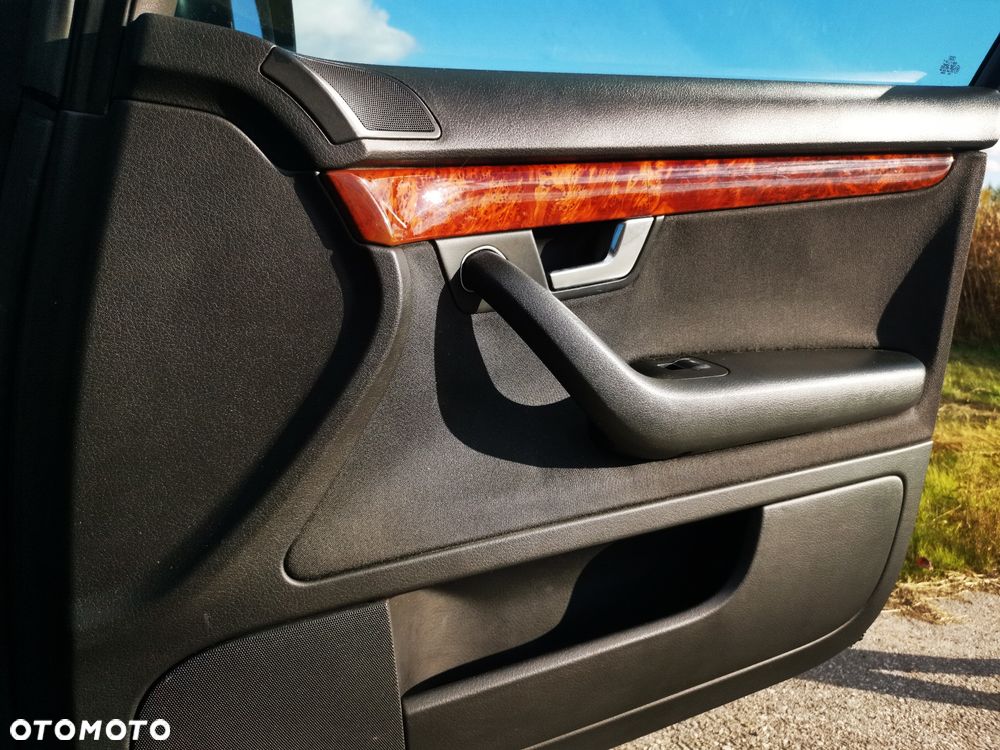 Audi A4 Limousine - 4