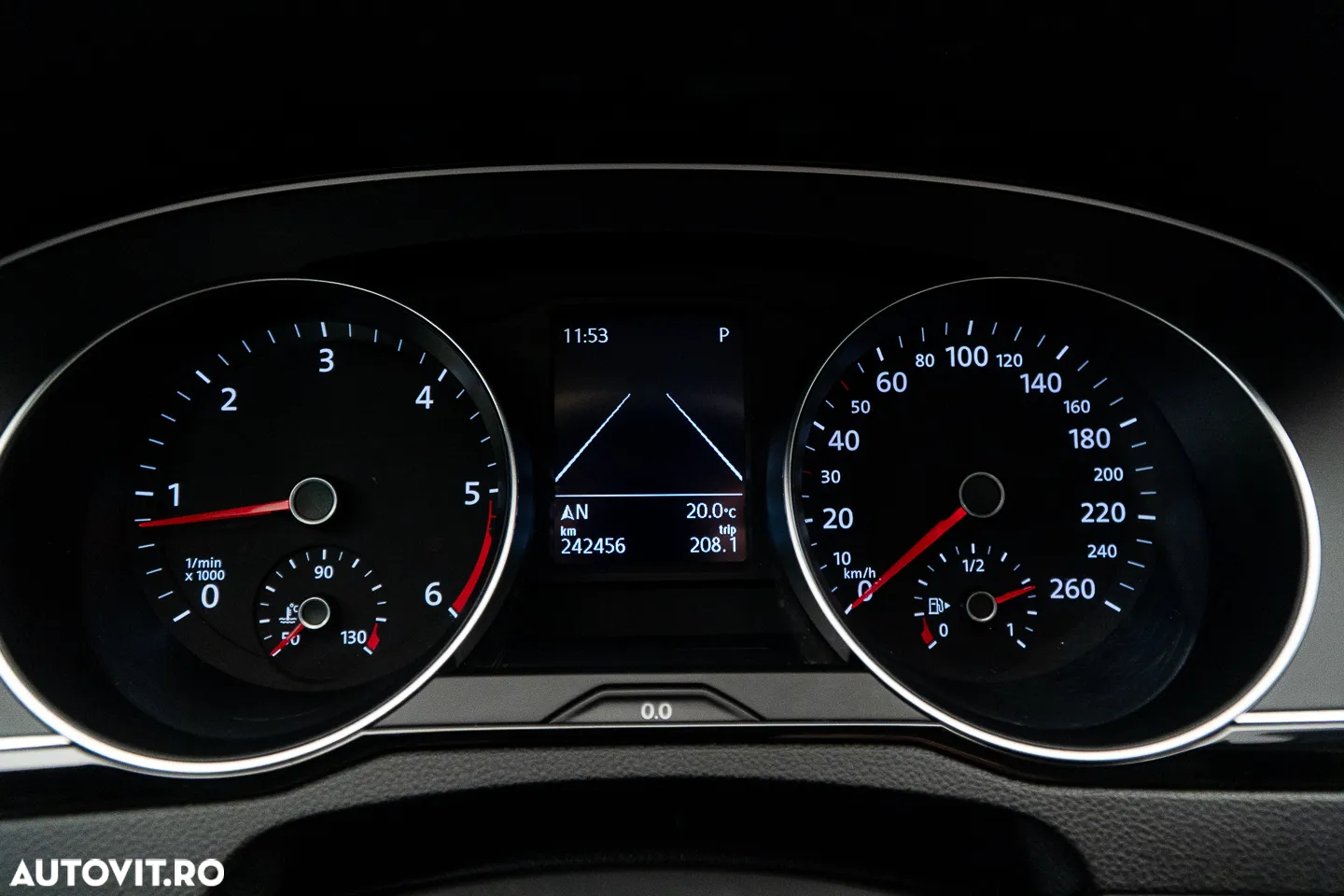 Volkswagen Passat 1.6 TDI DSG Comfortline - 34