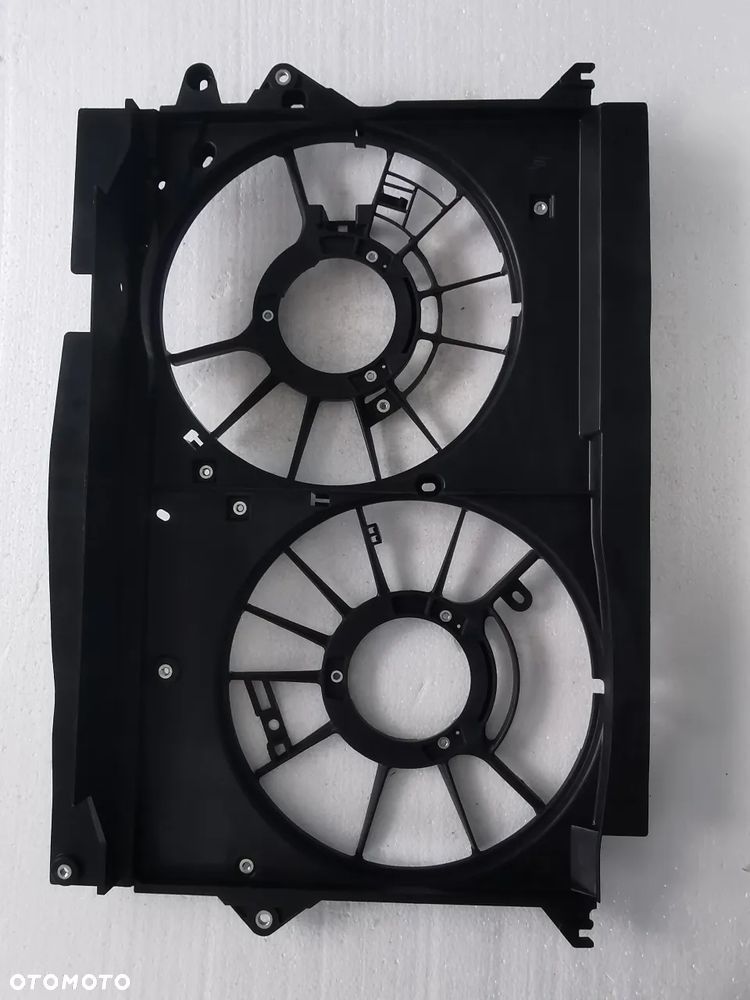 Toyota Auris E18  Avensis T27 D4D obudowa wentylatorów 16711-0X020 - 2