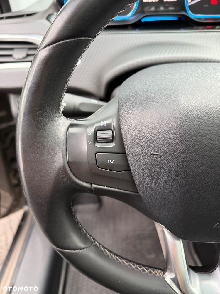 Peugeot 2008 1.6 VTi Allure - 28