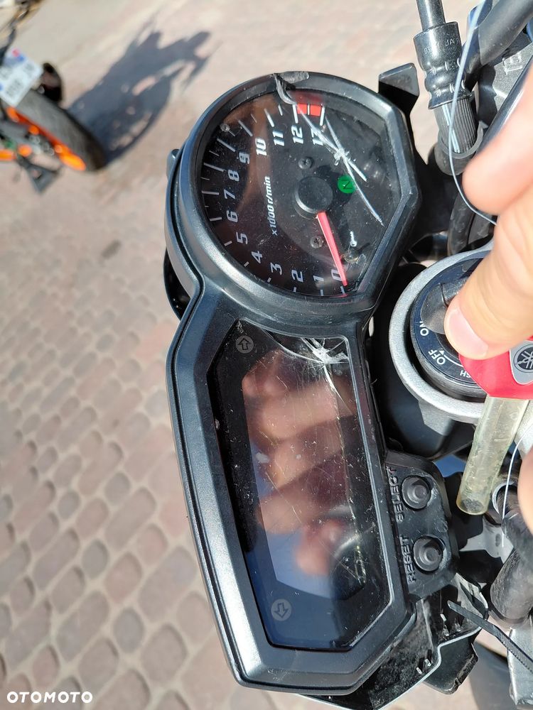 Yamaha FZ - 12
