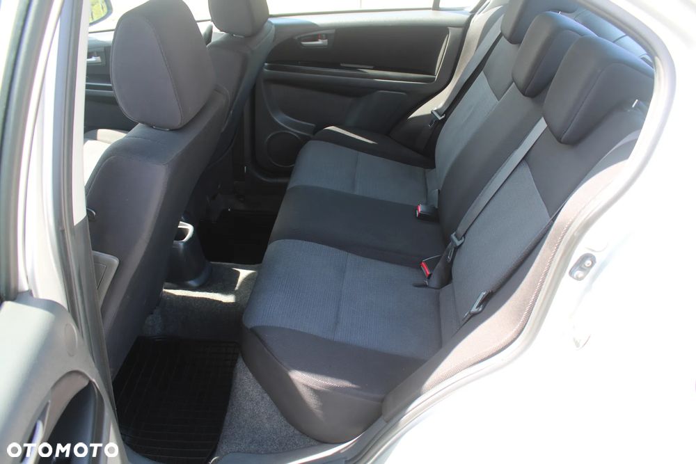 Suzuki SX4 1.6 Premium Outdoor - 28