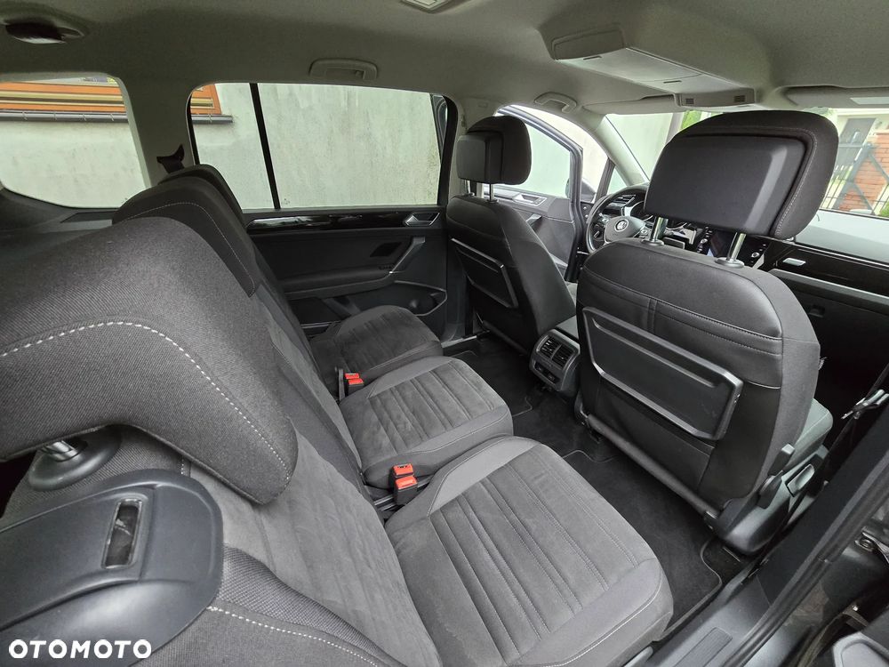 Volkswagen Touran - 16
