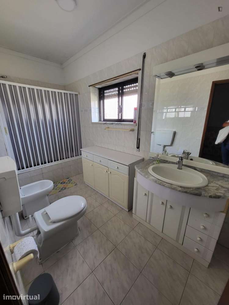 Quarto - localizado em Setubal - Grande imagem: 2/9