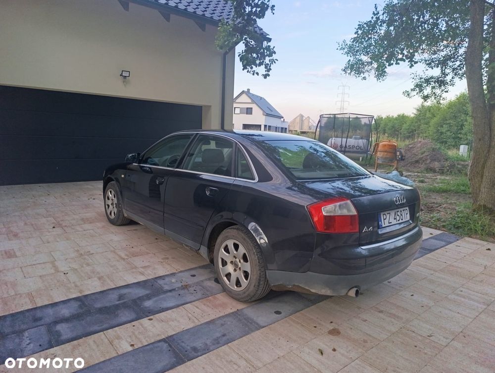 Audi A4 Limousine - 4