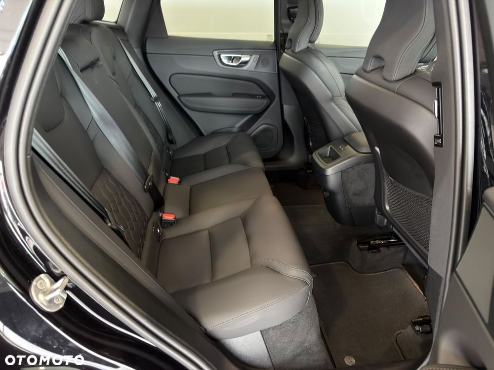Volvo XC 60 B5 B AWD Plus Dark - 23