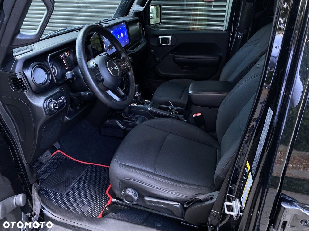 Jeep Wrangler - 8