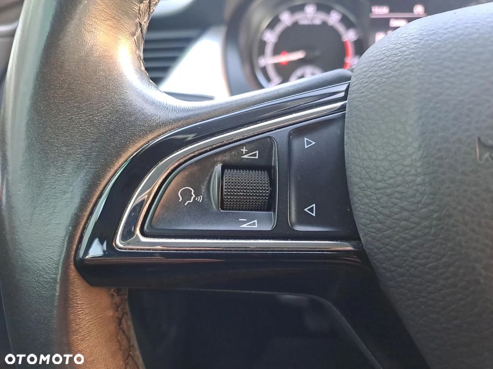 Skoda RAPID 1.0 TSI Ambition - 16