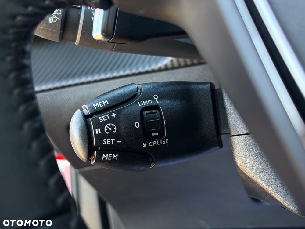 Peugeot 2008 PureTech 130 EAT8 Allure - 12