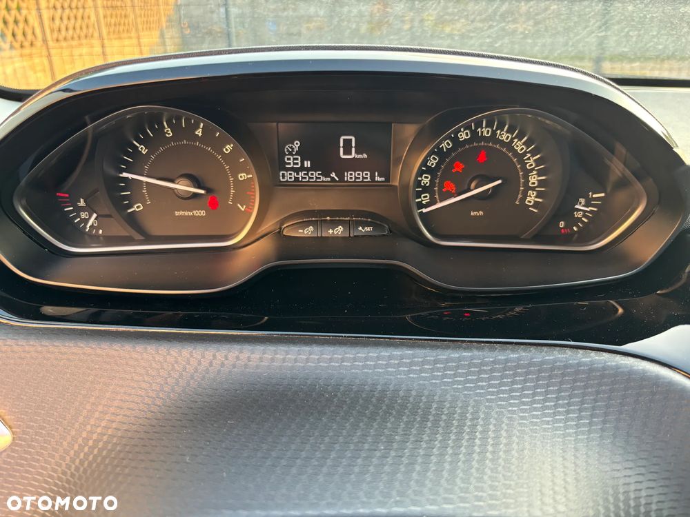 Peugeot 208 PureTech 82 Stop & Start Signature - 12