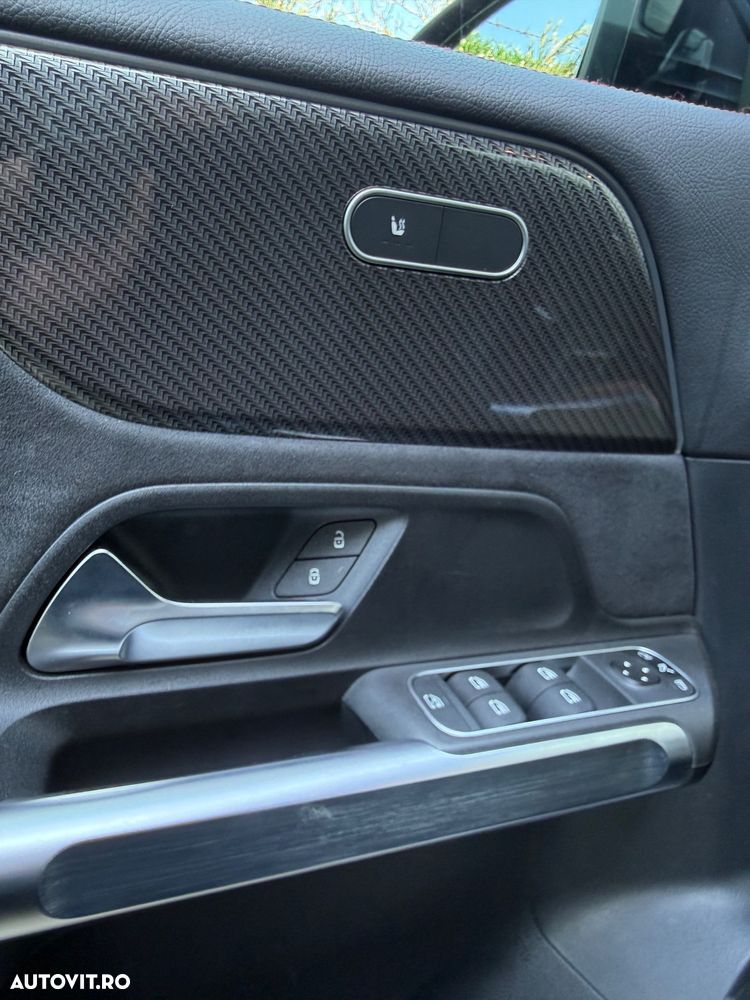 Mercedes-Benz GLB - 11