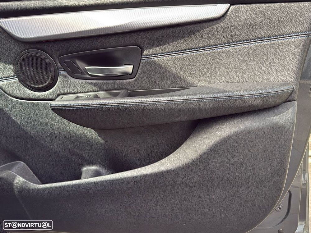 BMW 225xe Active Tourer - 22