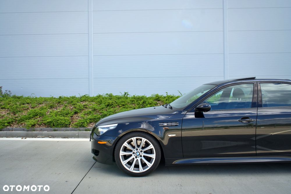 BMW M5 2008 photo 2