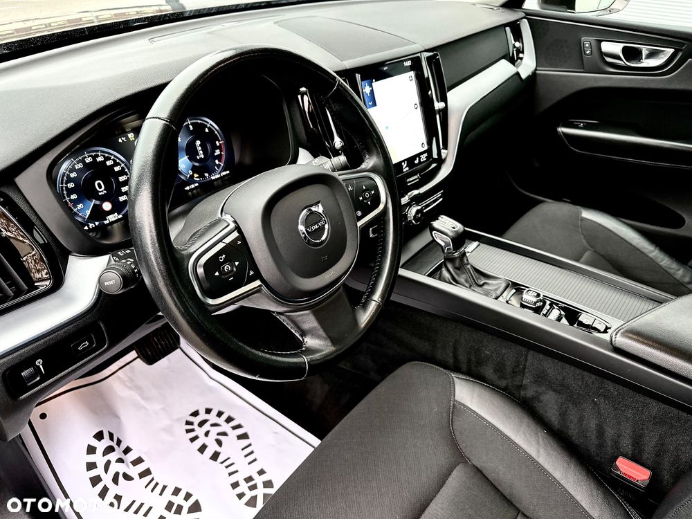 Volvo XC 60 D4 Momentum Pro - 26