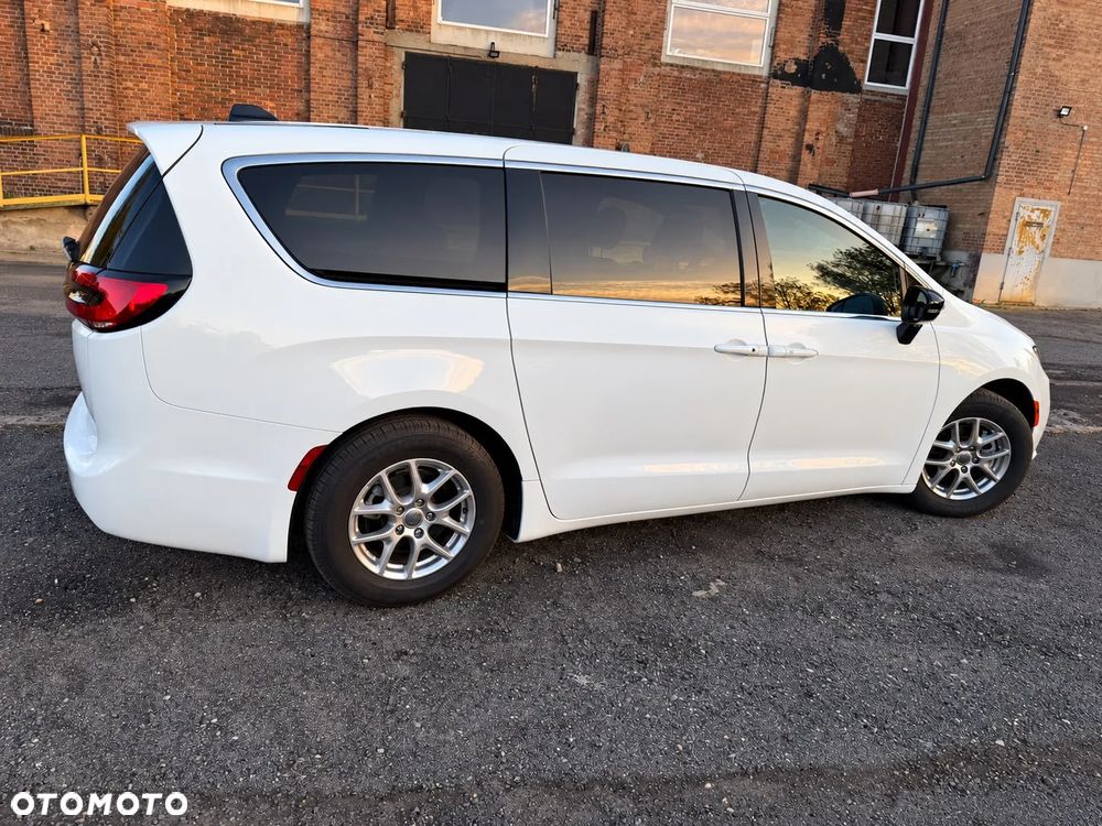 Chrysler Pacifica - 15