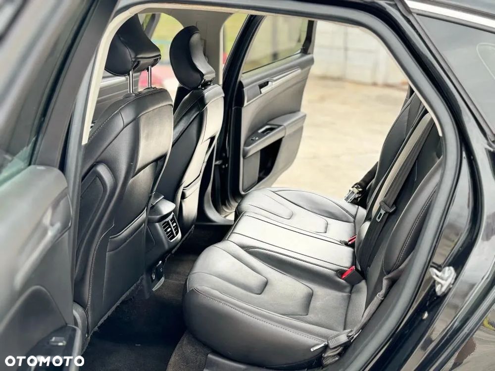 Ford Fusion 2.0 EcoBoost Titanium - 17