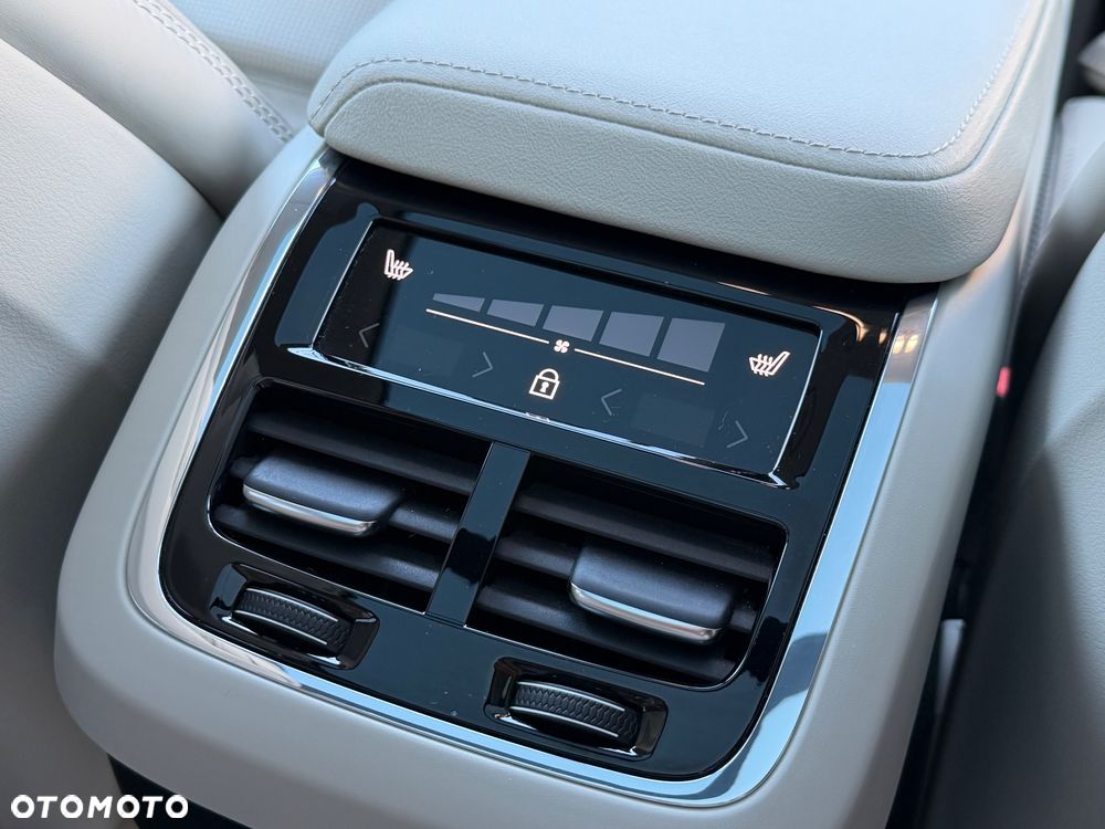 Volvo XC 60 B5 B AWD Momentum Pro - 26