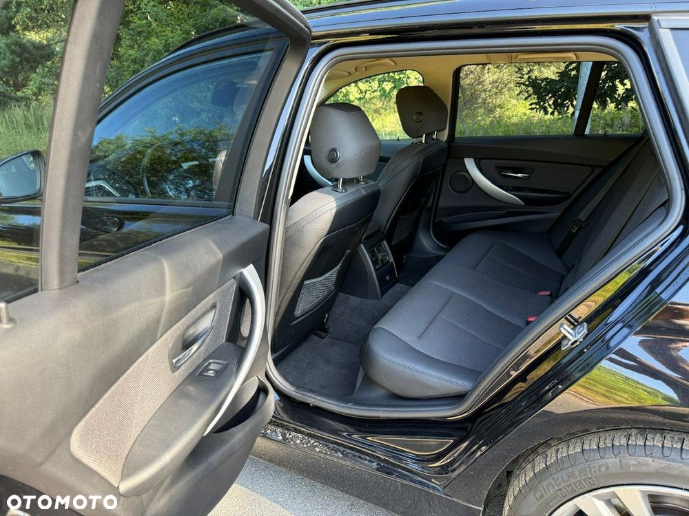 BMW Seria 3 318d Sport Line Shadow - 25