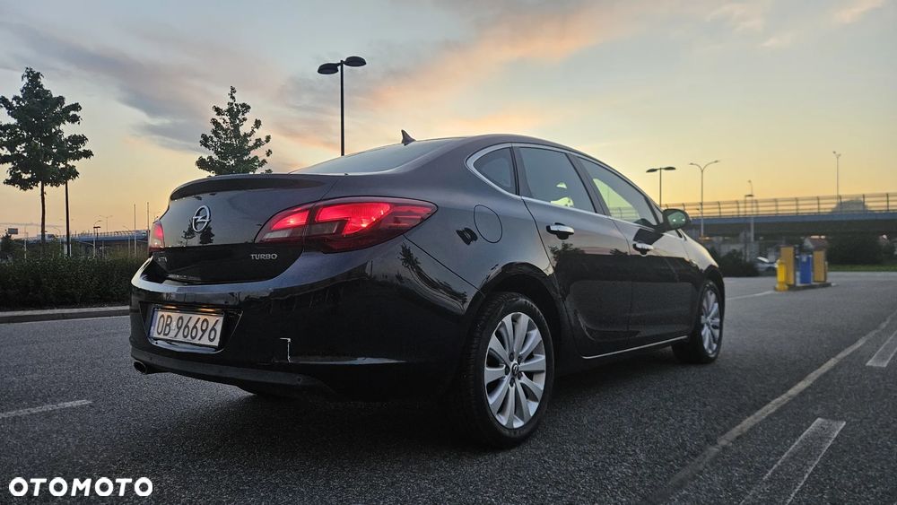 Opel Astra 1.4 Turbo Selection - 4