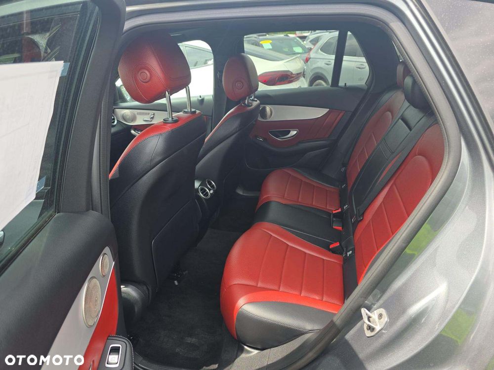 Mercedes-Benz GLC 300 4Matic 9G-TRONIC AMG Line - 10