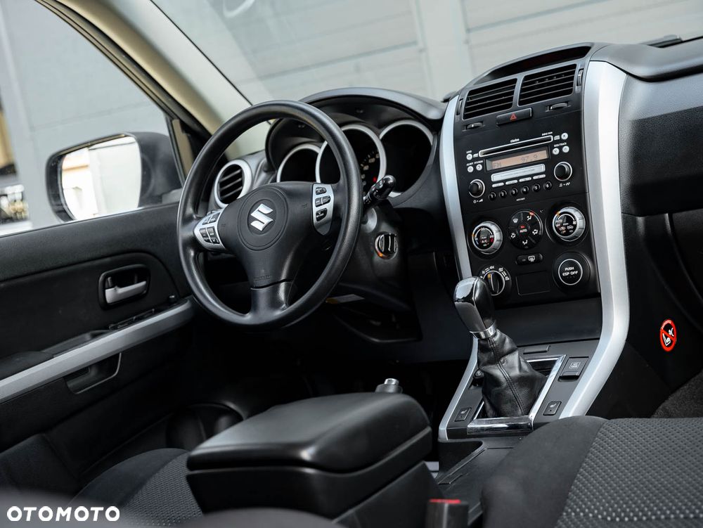 Suzuki Grand Vitara 2.0 Comfort + - 19