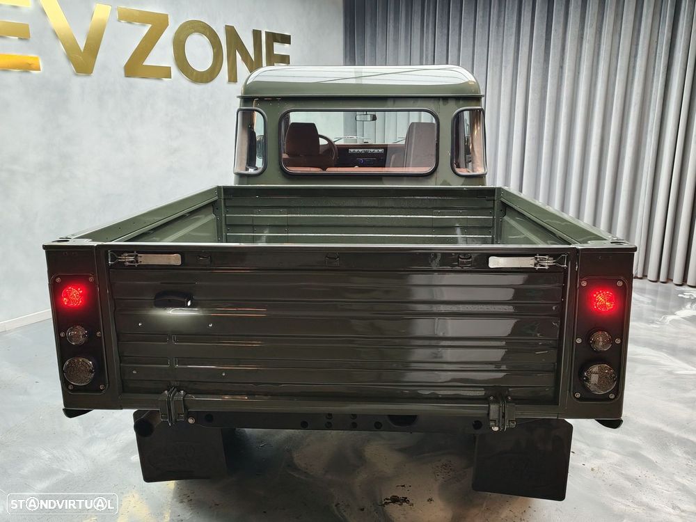 Land Rover Defender 130 - 6