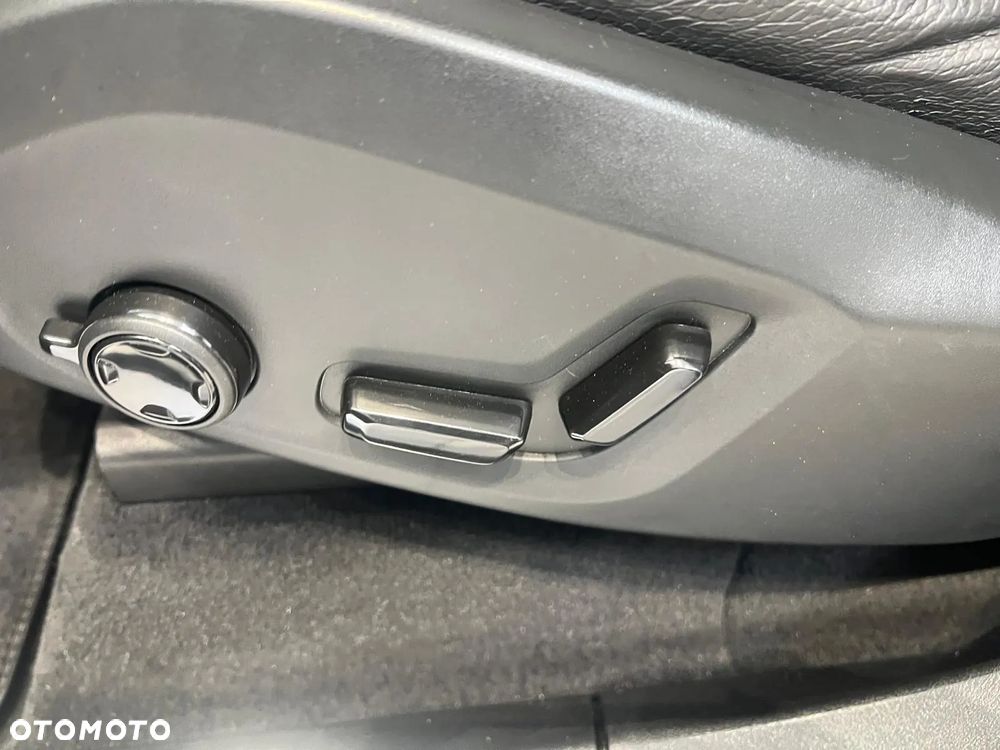 Volvo XC 90 B5 D AWD Ultimate Dark 7os - 30