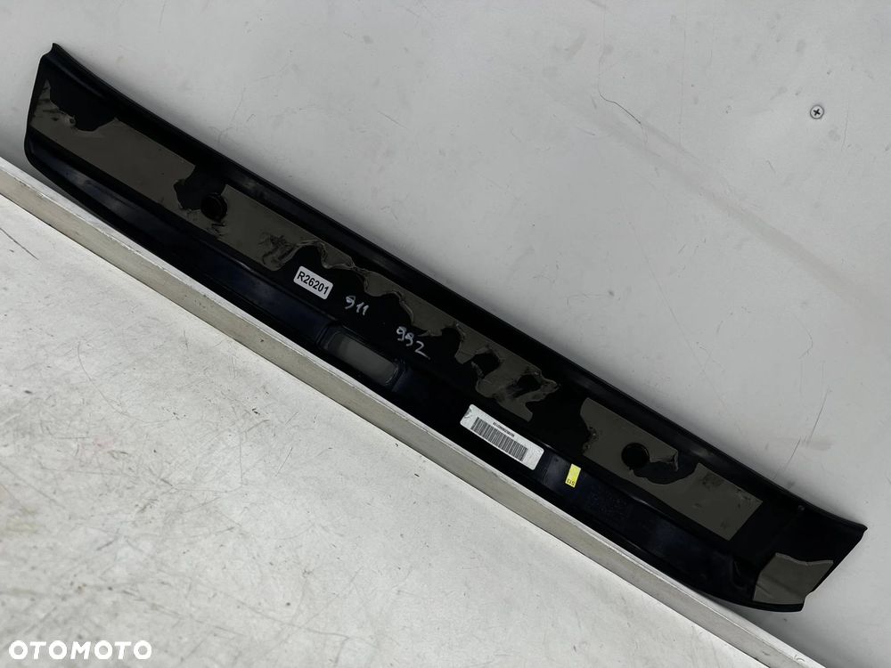 Nakładka progu Porsche 911 992 Targa 4 GTS 19r.- lewa wewnętrzna listwa progowa SATYNA oryginalna 99 - 8