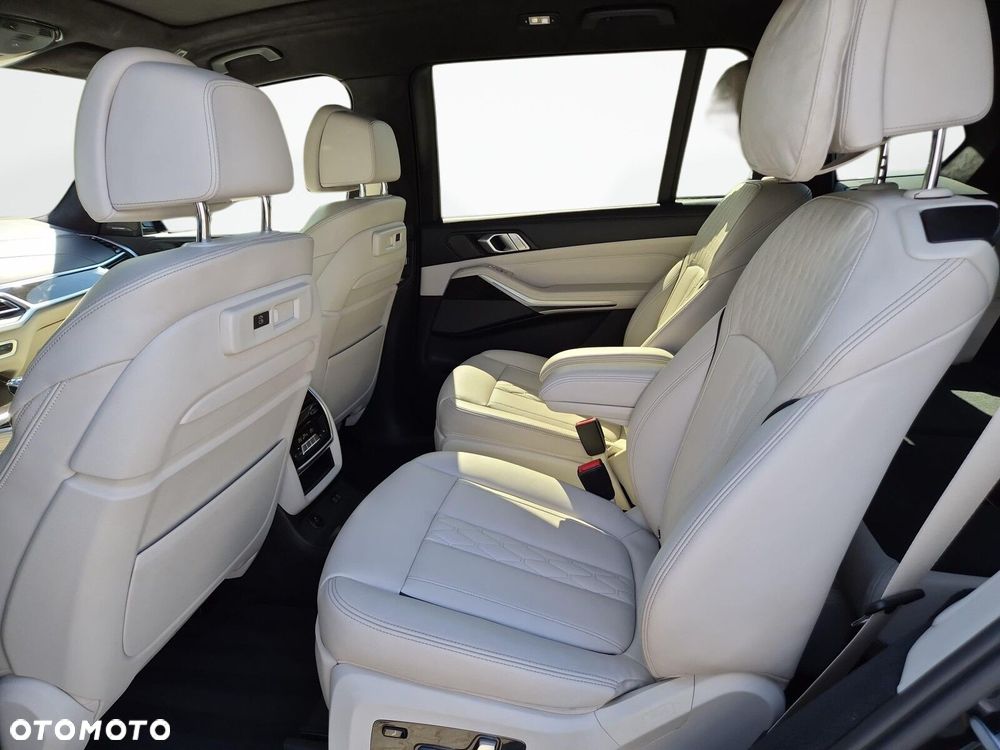 BMW X7 M50d sport - 25