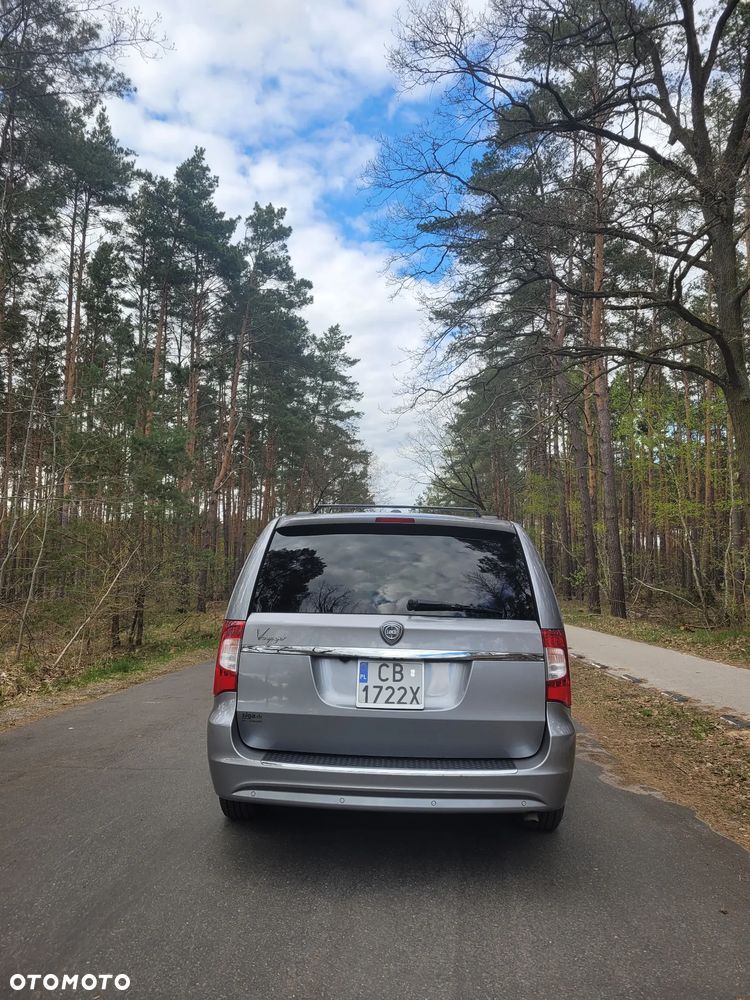 Lancia Voyager - 7