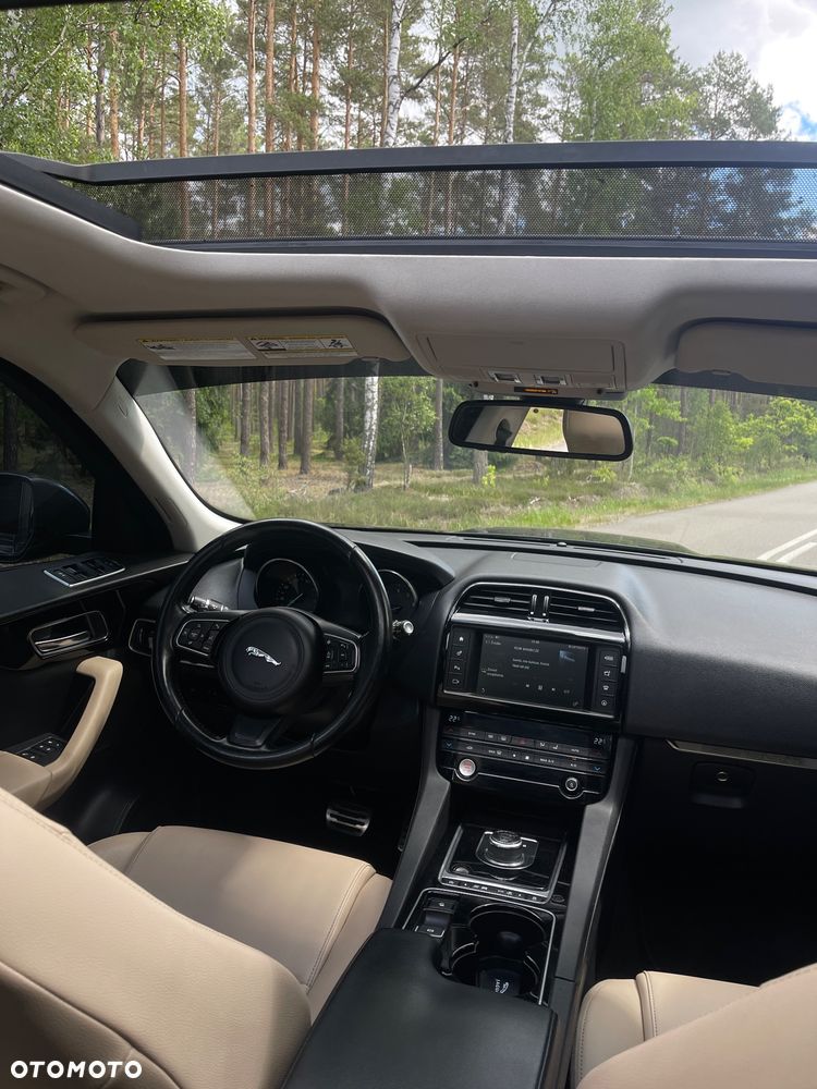 Jaguar F-Pace 35t AWD Prestige - 24