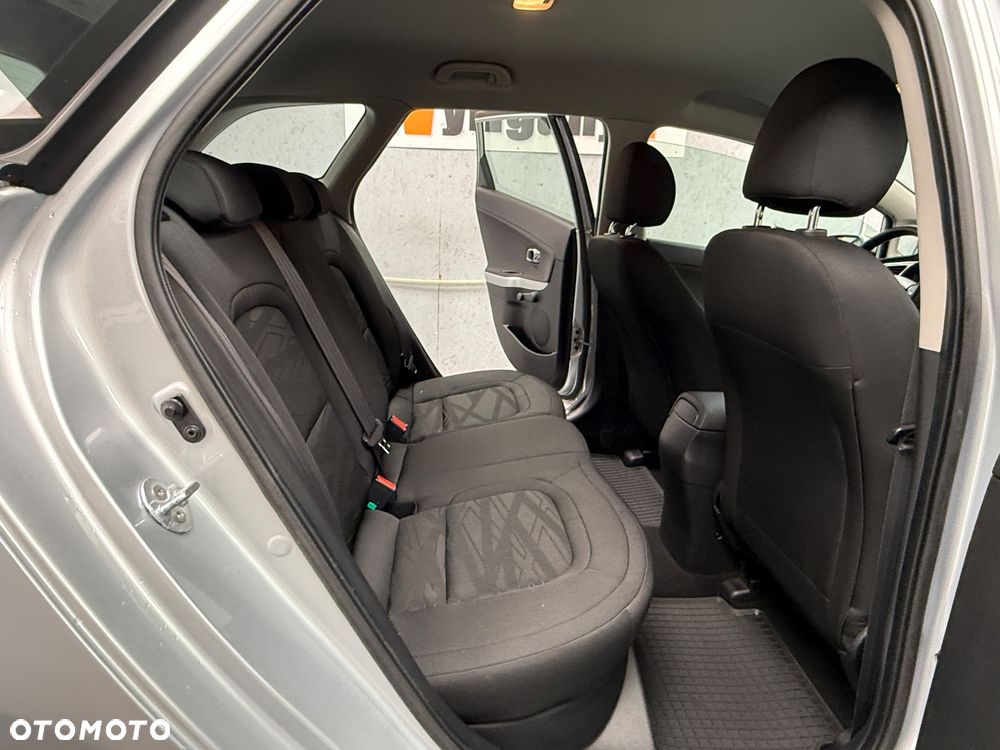 Kia Ceed - 8