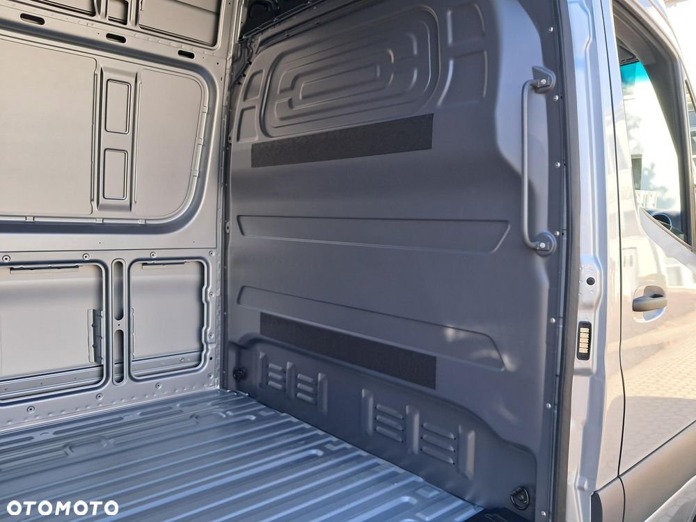 Mercedes-Benz Sprinter 319 - 8