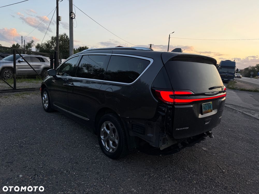 Chrysler Pacifica - 5
