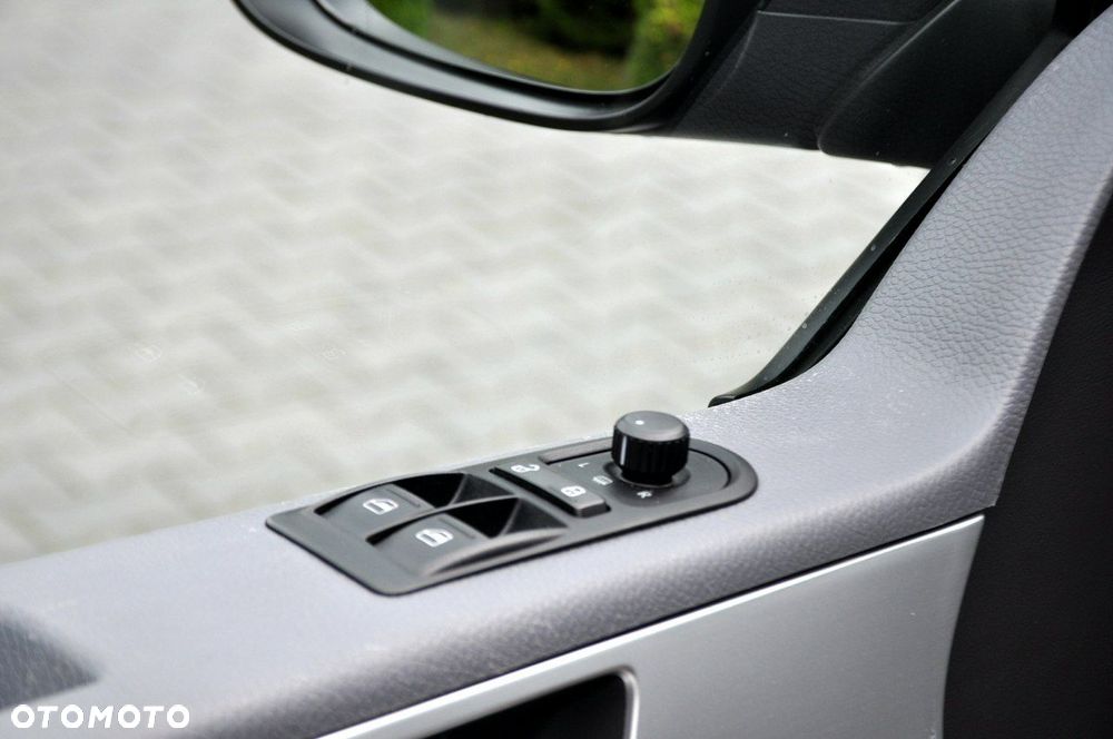 Volkswagen Multivan - 36