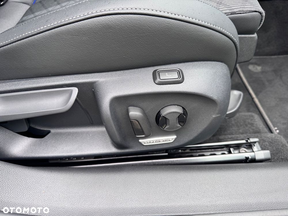 Volkswagen Passat 2.0 TDI SCR R-Line Plus DSG - 36