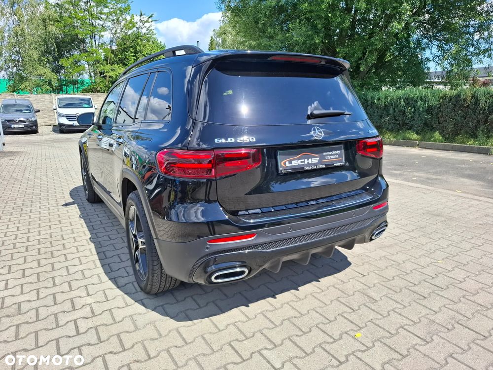 Mercedes-Benz GLB 250 4-Matic AMG Line 8G-DCT - 31
