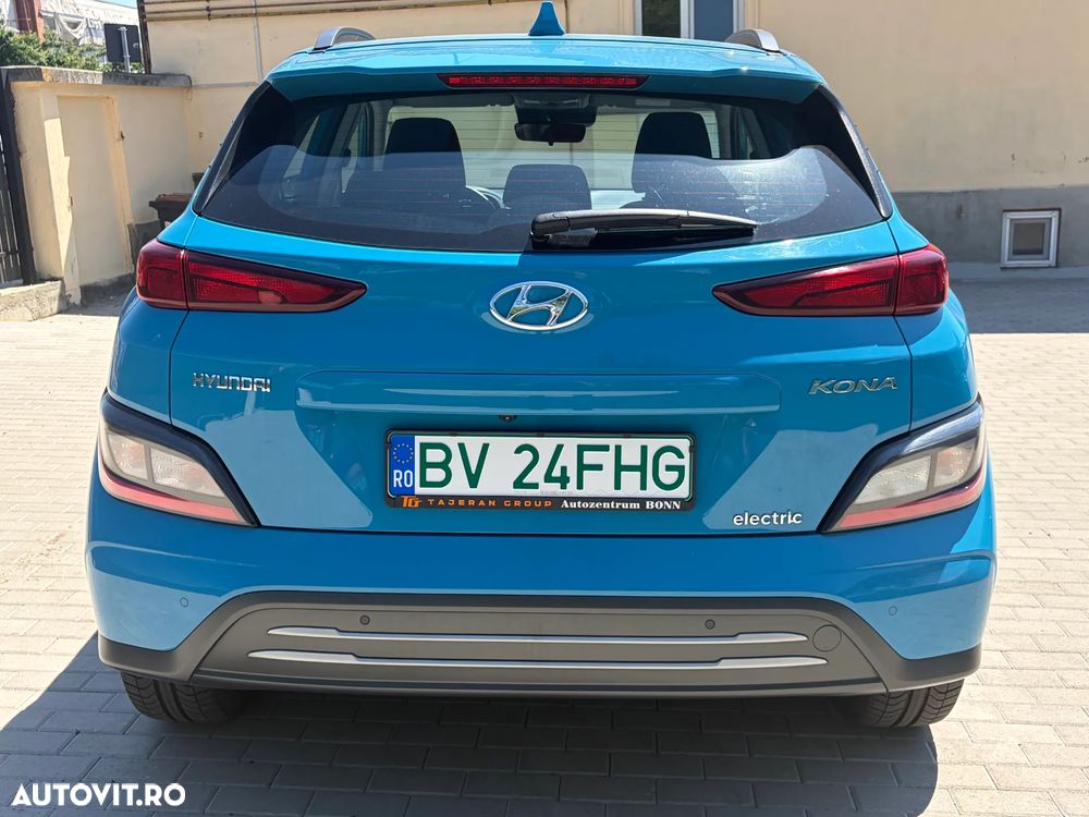 Hyundai KONA Select - 10