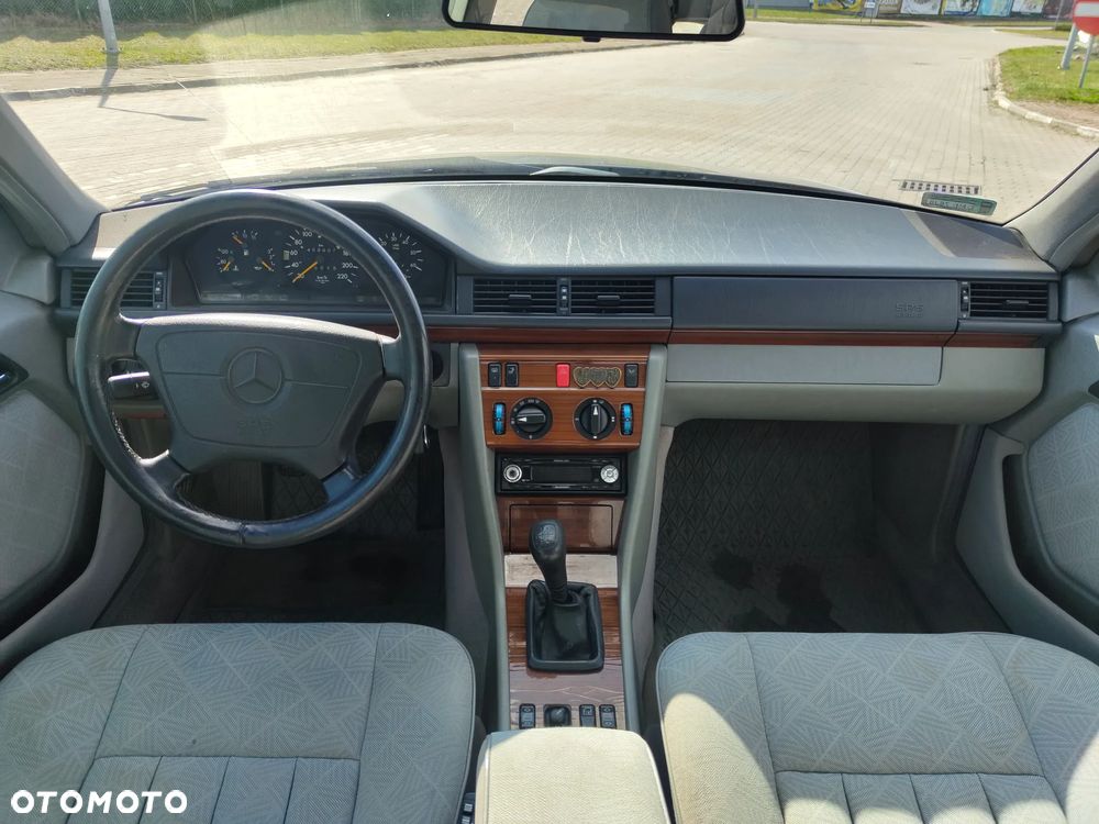 Mercedes-Benz W124 (1984-1993) - 13