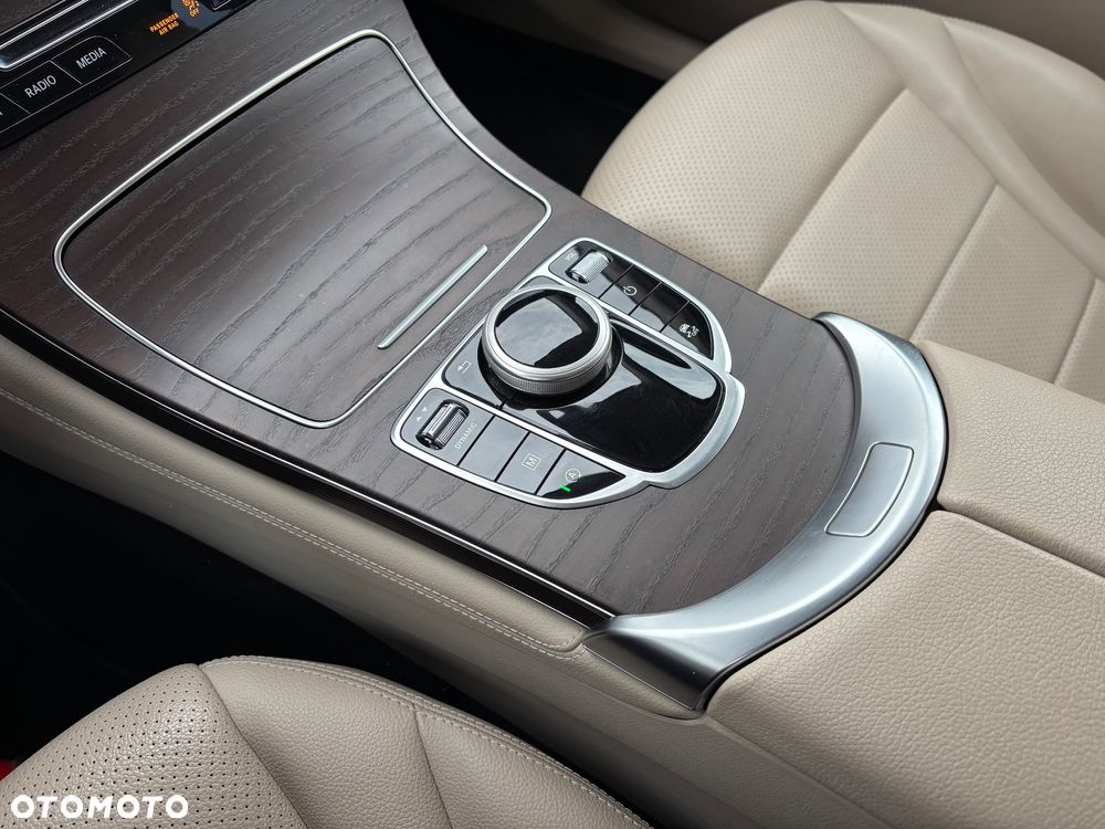 Mercedes-Benz GLC - 32