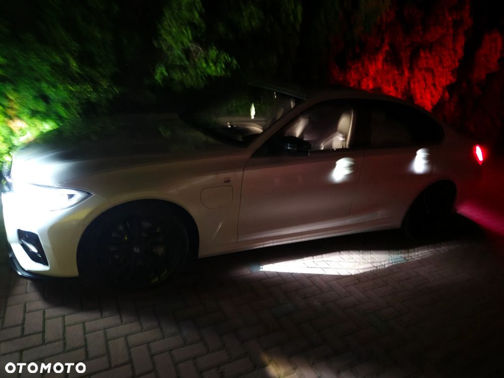 BMW Seria 3 330e xDrive M Sport - 10
