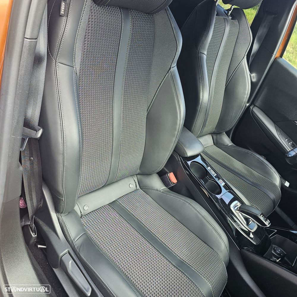 Peugeot e-2008 50 kWh GT - 14