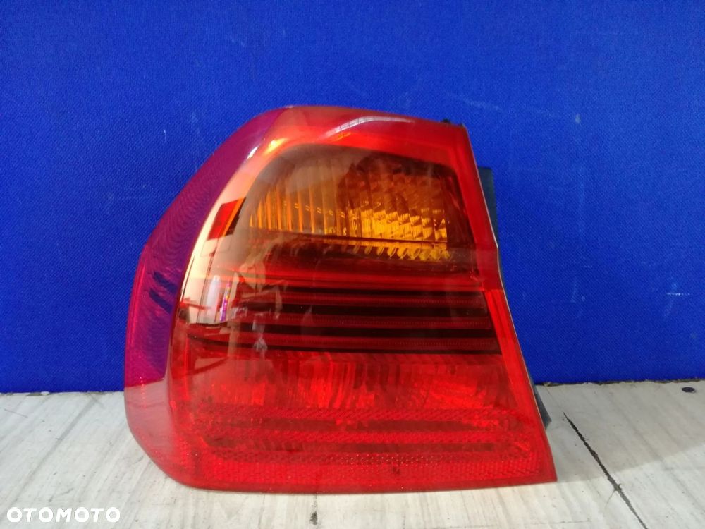 BMW 3 E90 E91 lampa reflektor lewa tył tylna Sedan 04/08 - 1