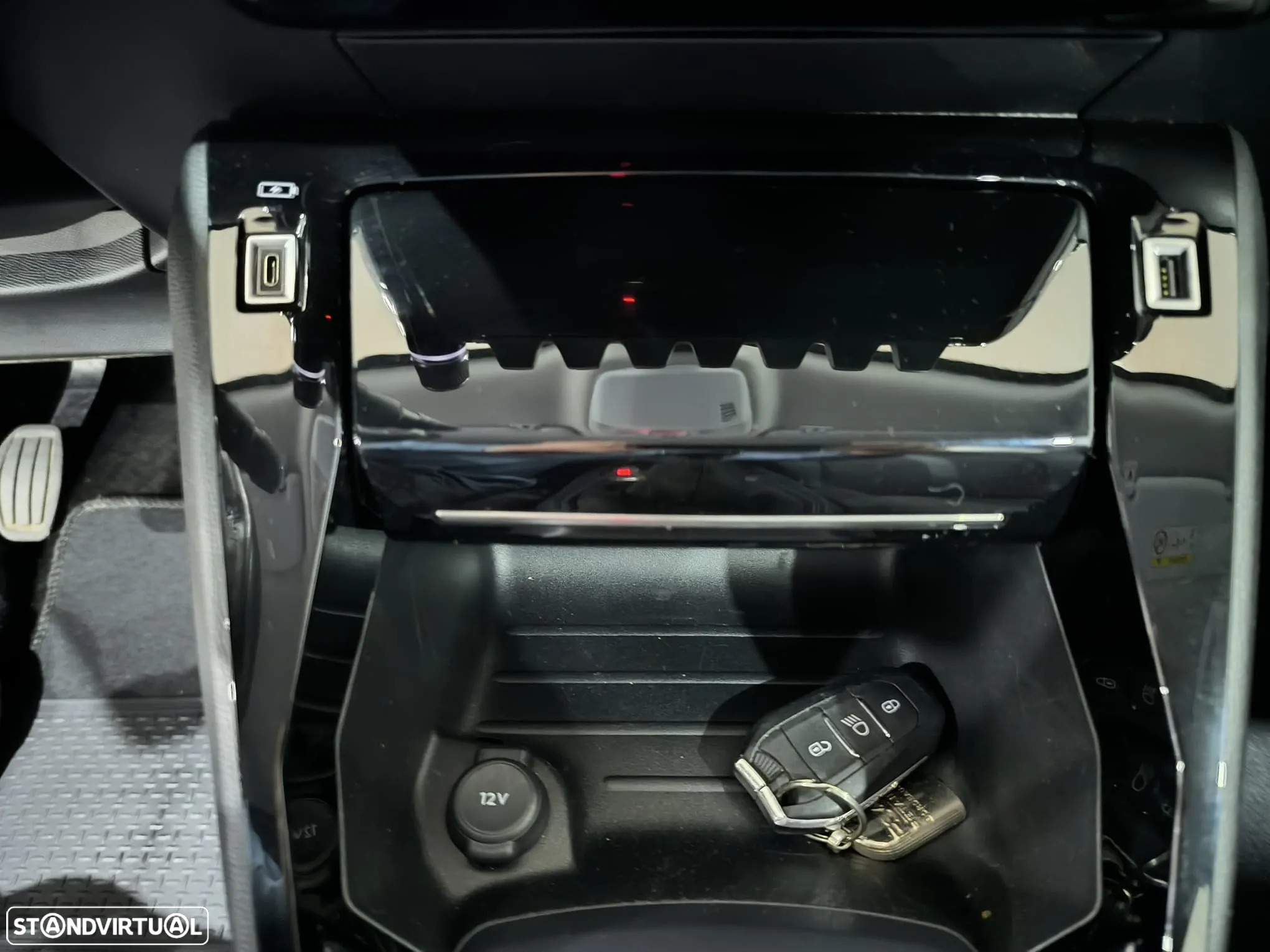 Peugeot 2008 1.2 PureTech Allure - 42