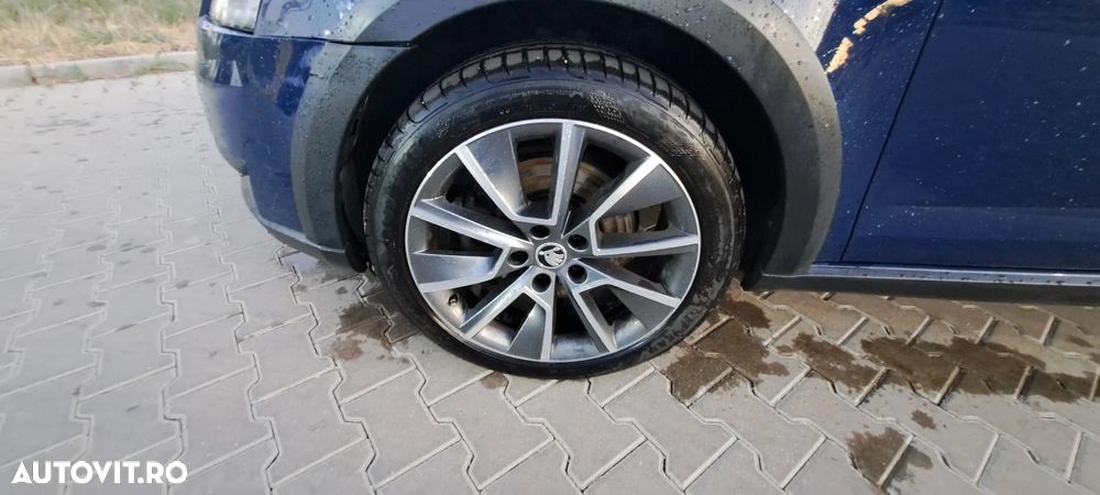 Skoda Octavia Combi Diesel 2.0 TDI 4X4 DSG Scout - 11