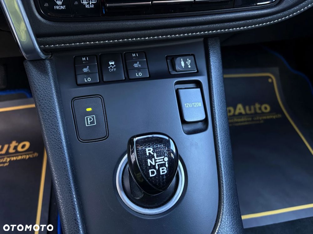 Toyota Auris 1.8 HSD Prestige - 32