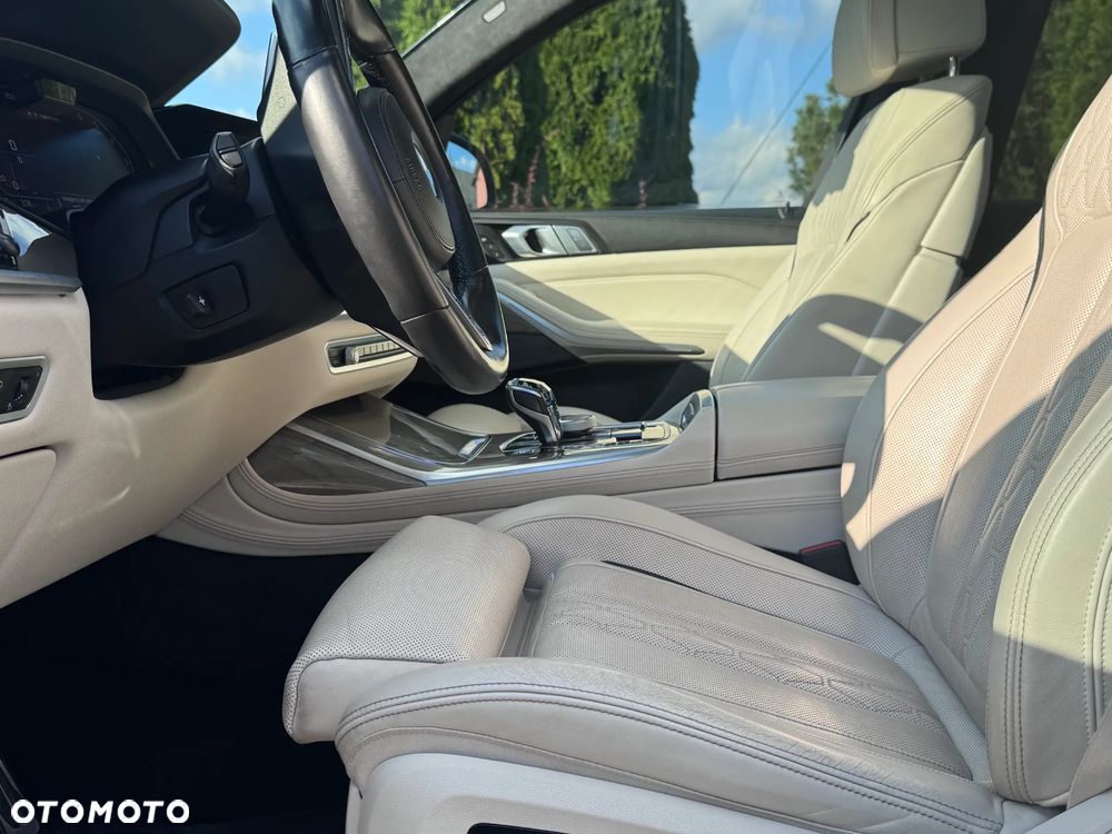 BMW X7 M50i sport - 24
