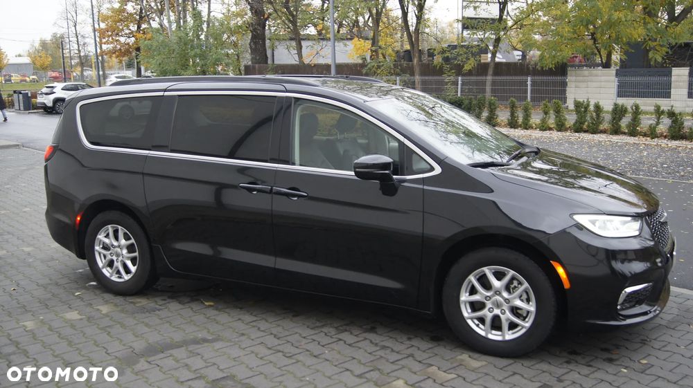 Chrysler Pacifica - 2