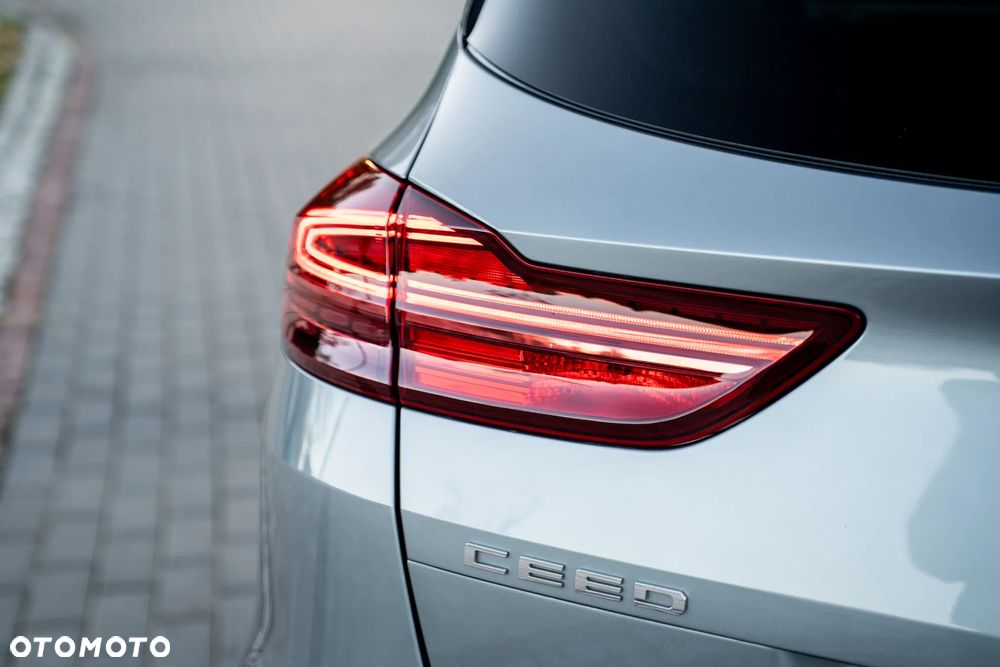 Kia Ceed 1.4 T-GDI DCT OPF Platinum Edition - 16