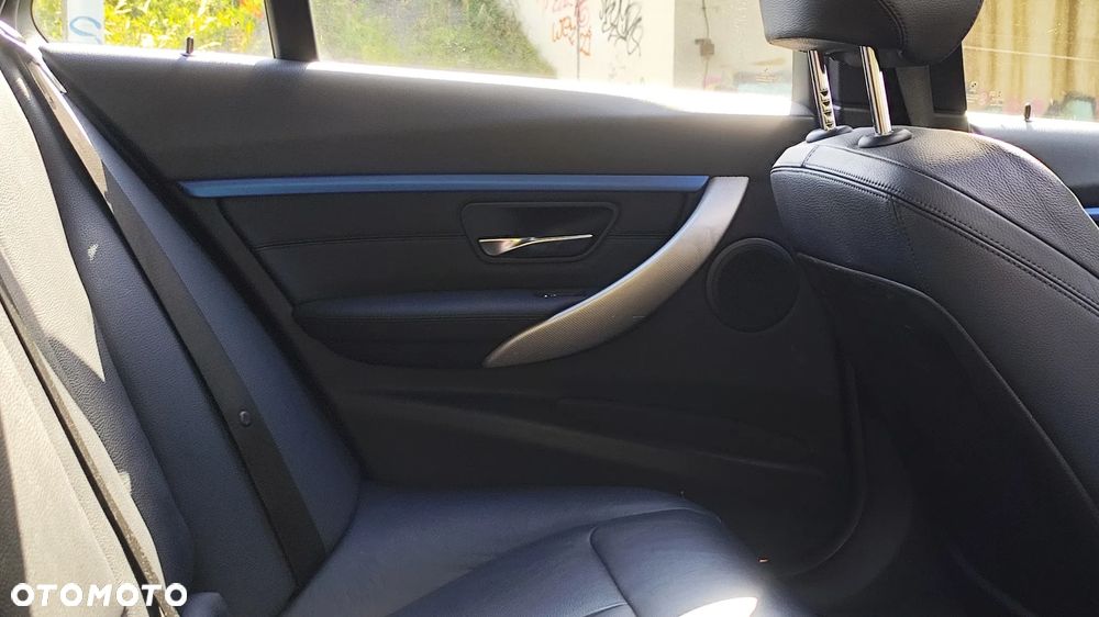 BMW Seria 3 330i xDrive Edition M Sport Shadow - 15